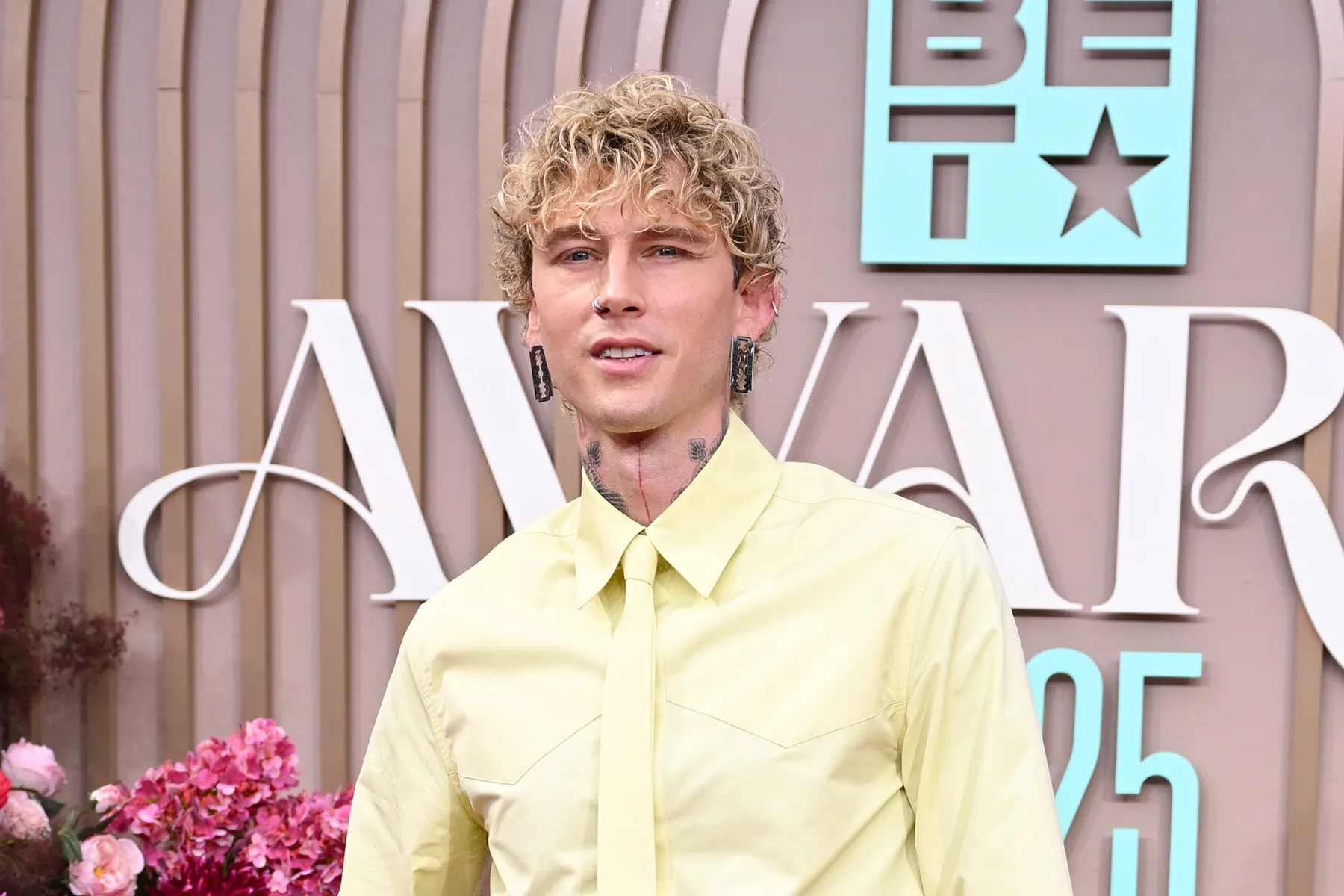 machine-gun-kelly-bet-awards-2025-billboard-1800_32bc30