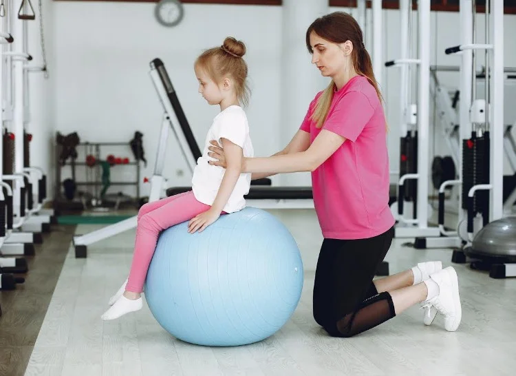 jedinii-standart-reabilitaciyi-ditei-iz-cerebralnim-paralicem-vid-rannyoyi-diagnostiki-do-simeino-centricnoyi-modeli-a04f2435