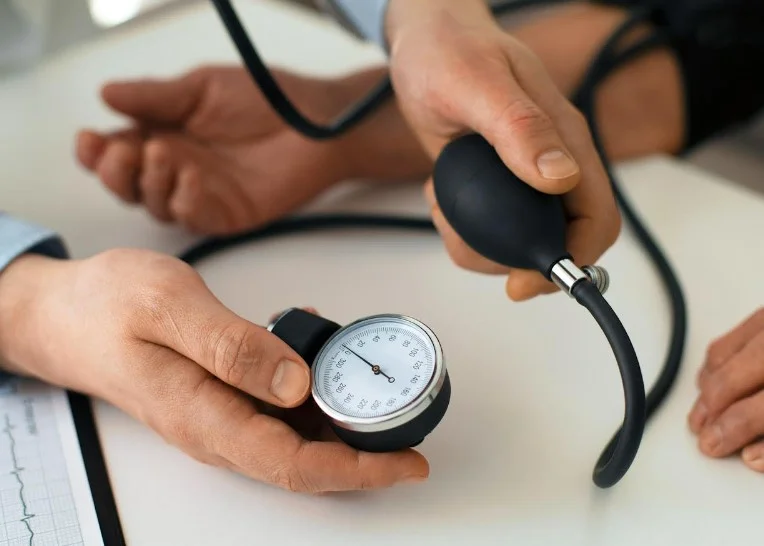 startova-terapiia-arterialnoyi-gipertenziyi-comu-pacijenti-bils-prixilni-do-antagonistiv-receptoriv-angiotenzinu-aded56e2