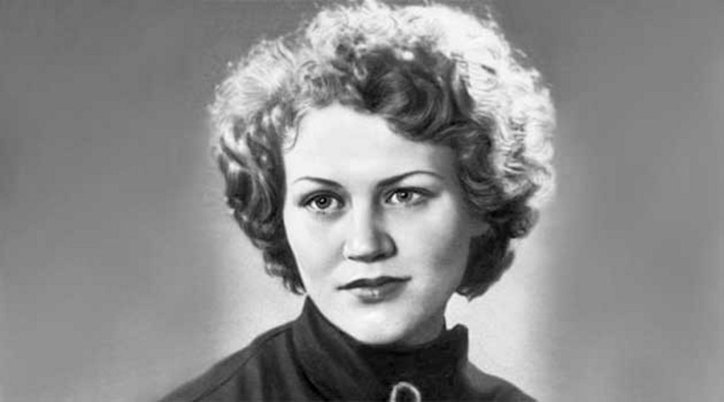 Ліна Костенко Біографія: поетична спадщина і життєвий шлях