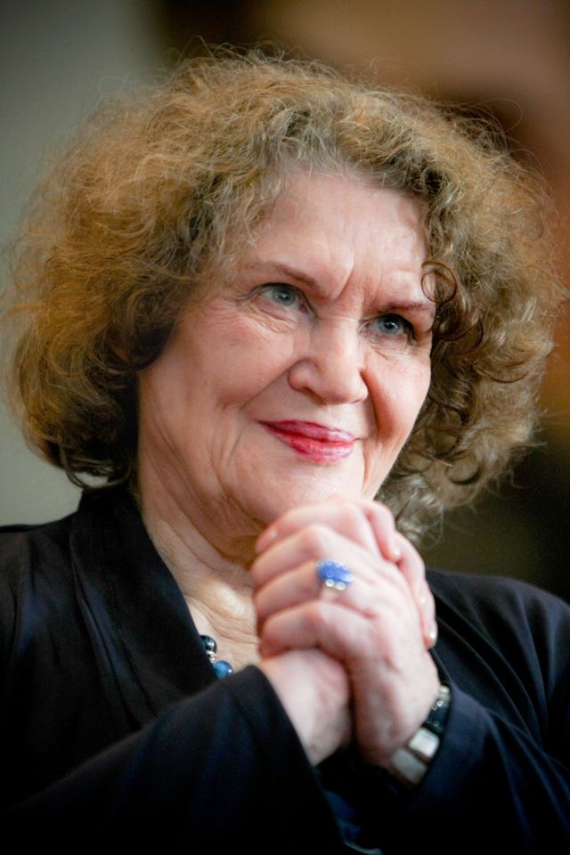 Ліна Костенко Біографія: поетична спадщина і життєвий шлях