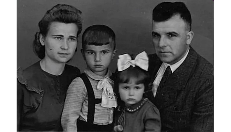 Ліна Костенко В Молодості: Ранні Роки, Творчість та Особисте Життя