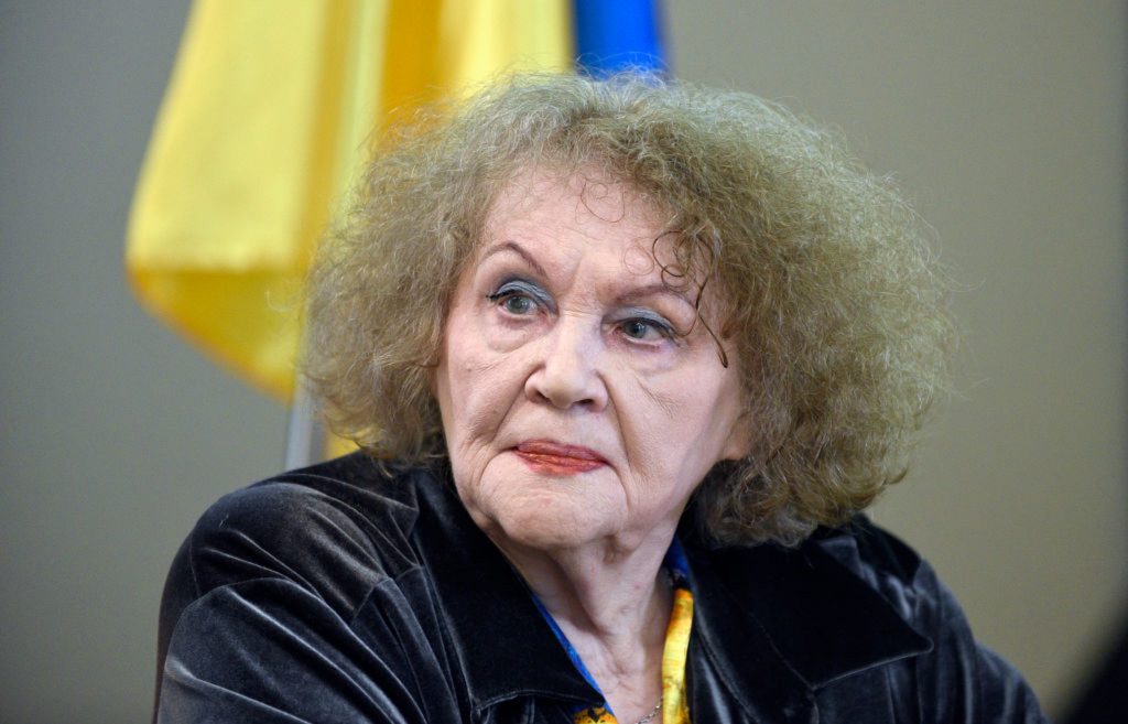 Ліна Костенко В Молодості: Ранні Роки, Творчість та Особисте Життя
